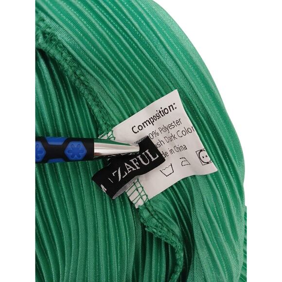 Zaful Women's Top Sz Medium Green Cropped Blouse Coverup Bell Sleeve Low V-neck - Picture 15 of 16